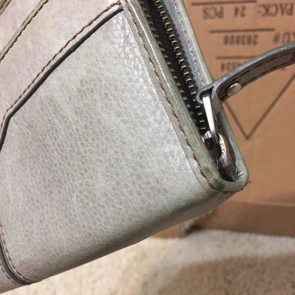 Fossil Zip Up Leather Wallet. - Picture 8 of 8